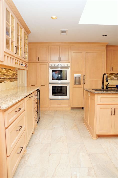 light maple cabinets with stainless steel appliances|pictures of maple kitchen cabinets.